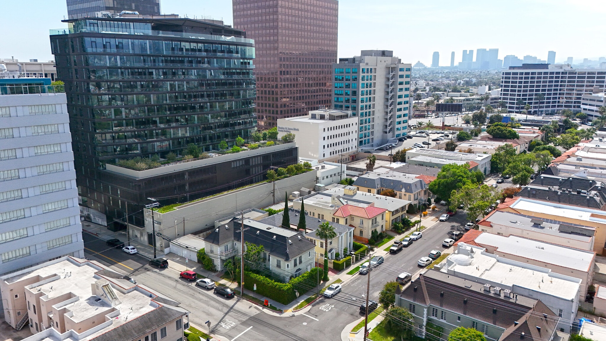 Building Photo - 657 S La Jolla Ave