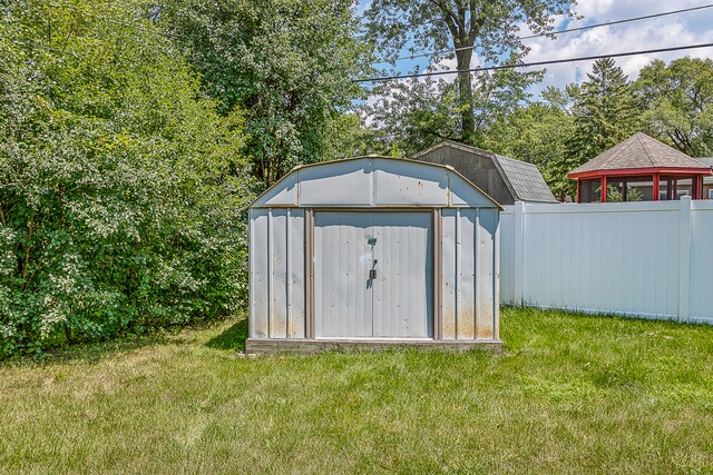 Building Photo - 585 Woodlawn St