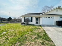Building Photo - 2BR Condo with Garage | Vaulted Ceilings | Real Hardwood Floors | Gas Fireplace | Near UT & Downt...