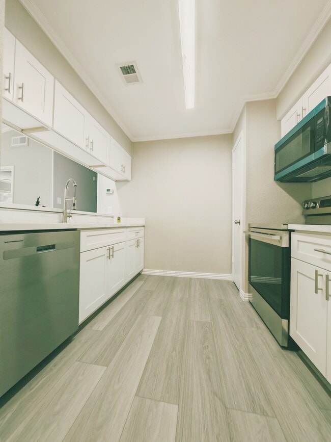 Building Photo - 8100 Cambridge St