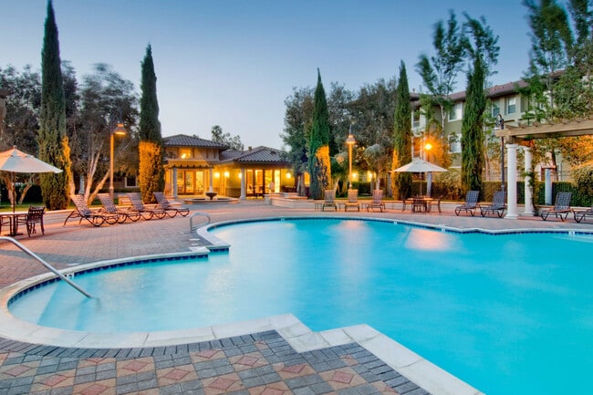 Building Photo - 1668 Hope Dr