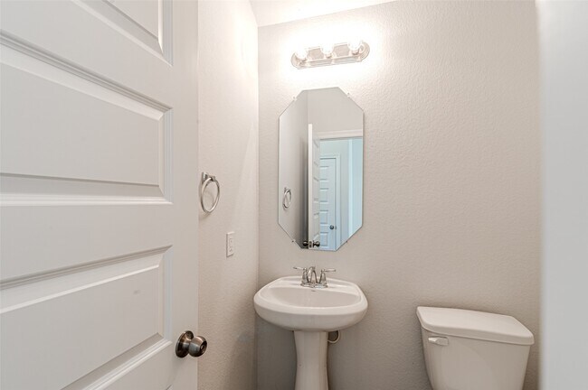 Building Photo - 7431 Sail Hl Dr