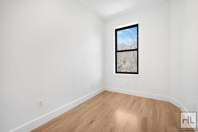 Building Photo - GRAHAM AVENUE