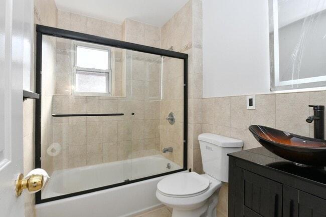 Building Photo - 1402 8TH St