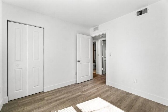 Building Photo - 4400 Greenwood Ave