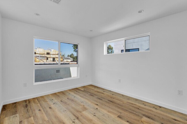 Building Photo - 1734 Carmona Ave