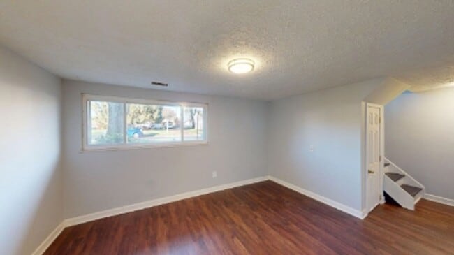 Building Photo - 4-Bedroom Split-Level Updated Home with Garage, Deck, and Large Backyard