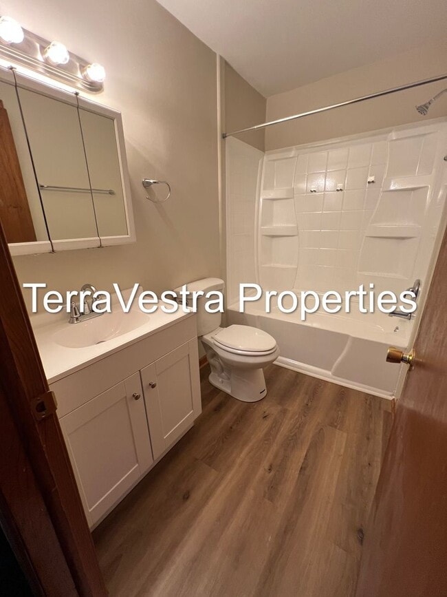 Building Photo - 1901 SE Blvd