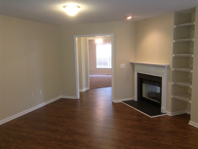 Building Photo - 976 Scottland Dr