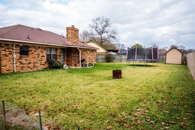 Building Photo - 6313 W Oxbow Cir