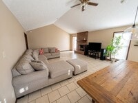 Building Photo - 5545 Little Bear Dr