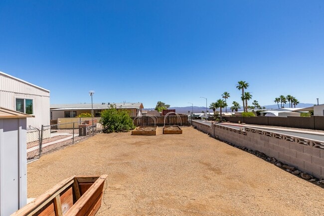 Building Photo - Beautifully Remodeled Boulder City Home with Spacious Backyard Retreat