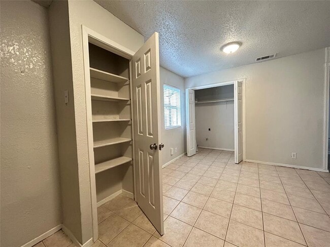 Building Photo - 2300 Cedrick Cove