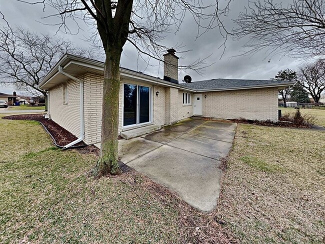 Building Photo - 7526 Cashew Dr