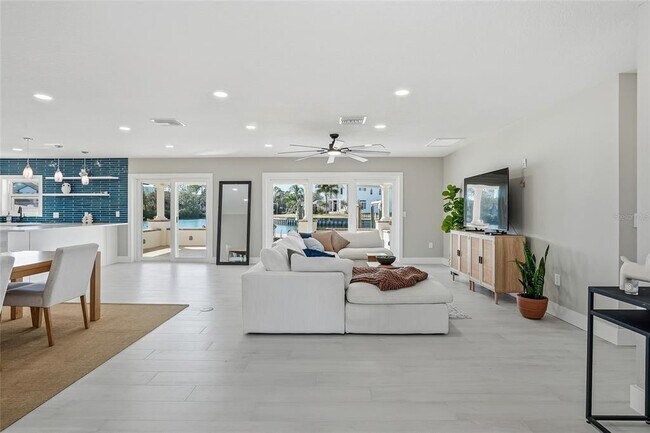 Building Photo - 3918 Americana Dr