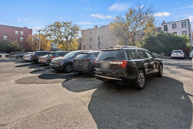 Building Photo - 187 Wayne St