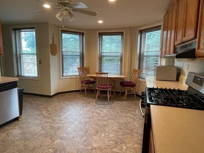 Building Photo - 394 Riverway