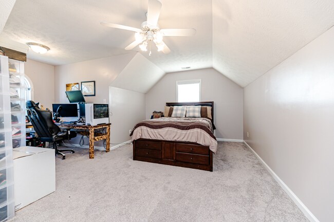 Building Photo - 174 Falling Leaf Dr