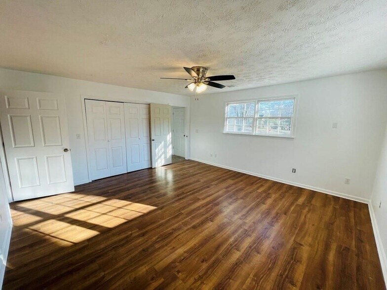 Building Photo - 1033 GA-155 N