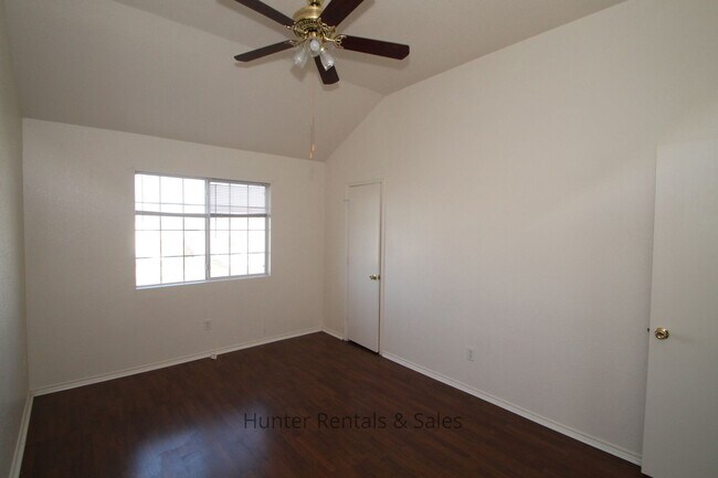 Building Photo - 4506 Jeff Scott Dr