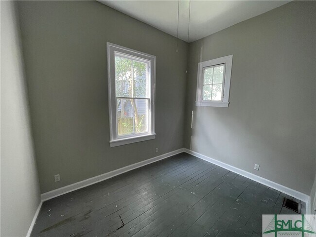 Building Photo - 320 E 31st St