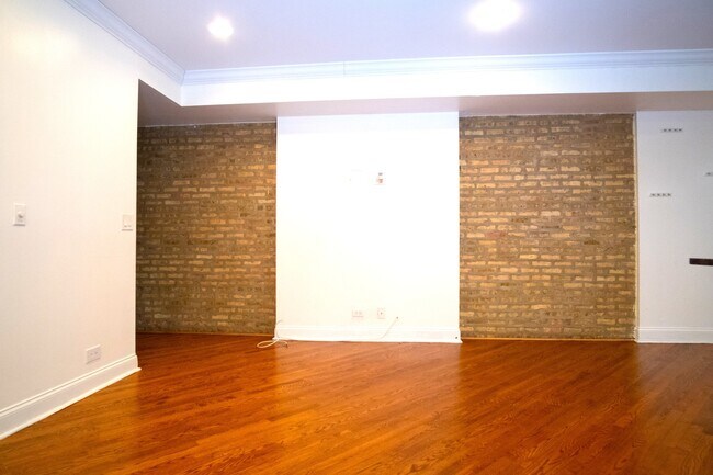 Building Photo - 2319 W Rosemont Ave