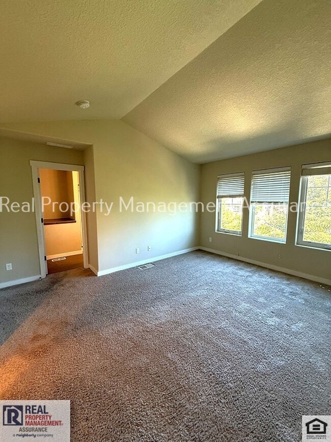 Building Photo - 410 SW Basilone Terrace