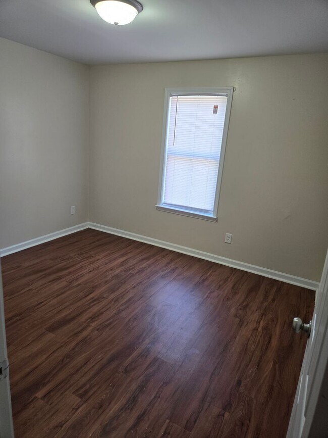 Building Photo - Woodcrest Knolls 210-212