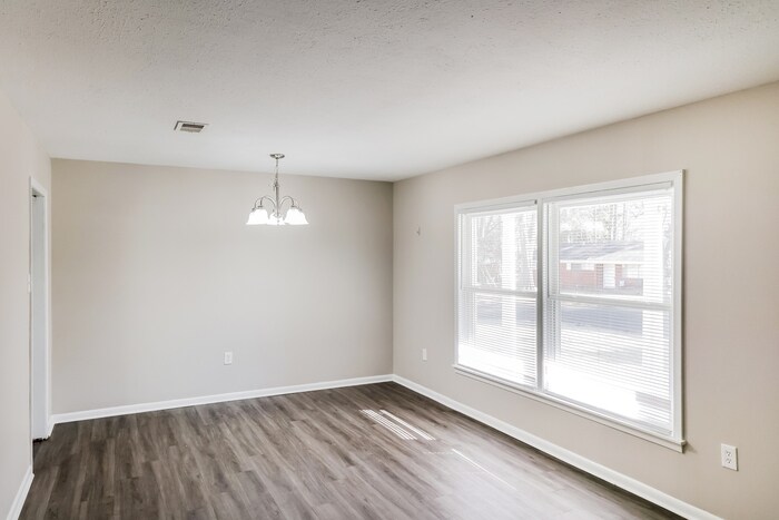 Building Photo - 463 Pemberton Dr