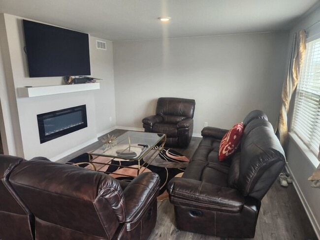 Building Photo - 4175 Cheyenne Ct
