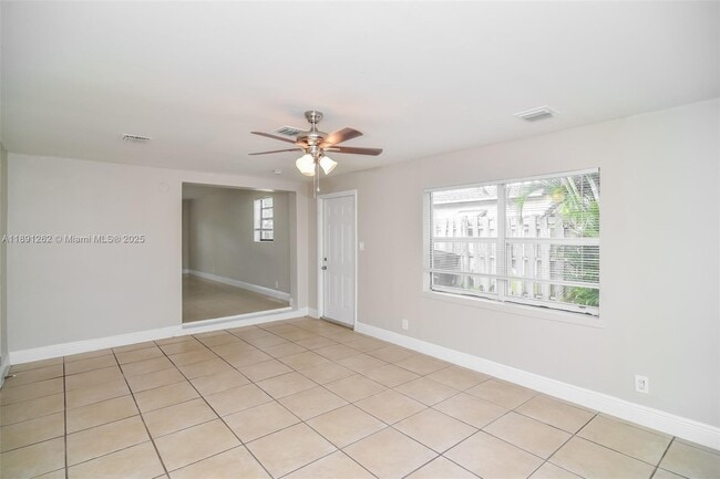 Building Photo - 1061 SW 31st St