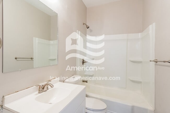 Building Photo - 608 Jerry Coleman St