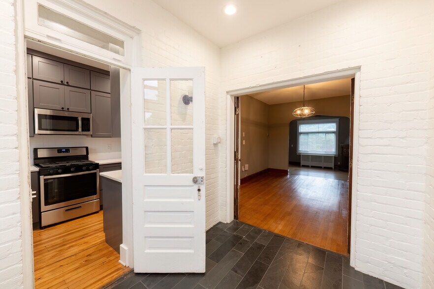 Building Photo - 317 Ingraham St NW