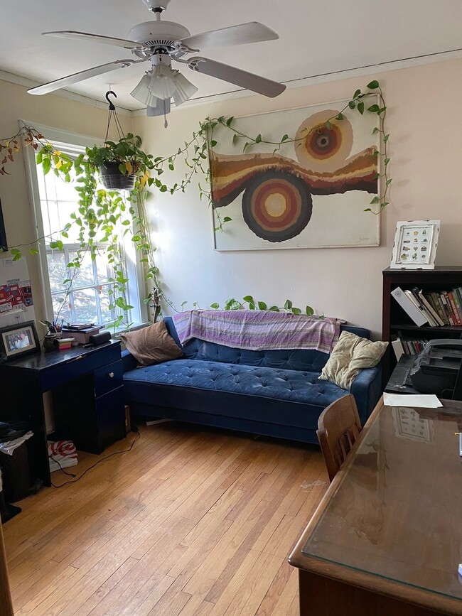 Building Photo - 7522 N Hoyne Ave