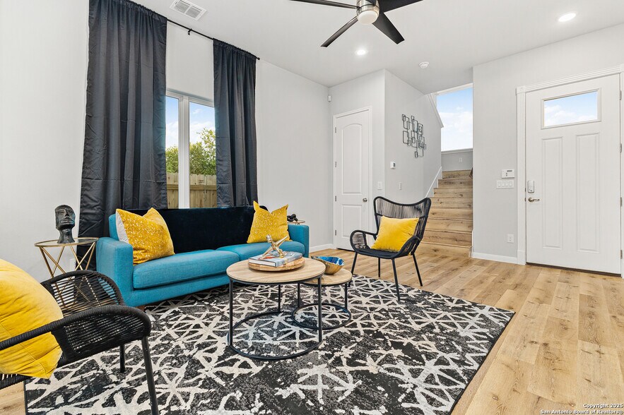 Living Area - 505 Linden Ave