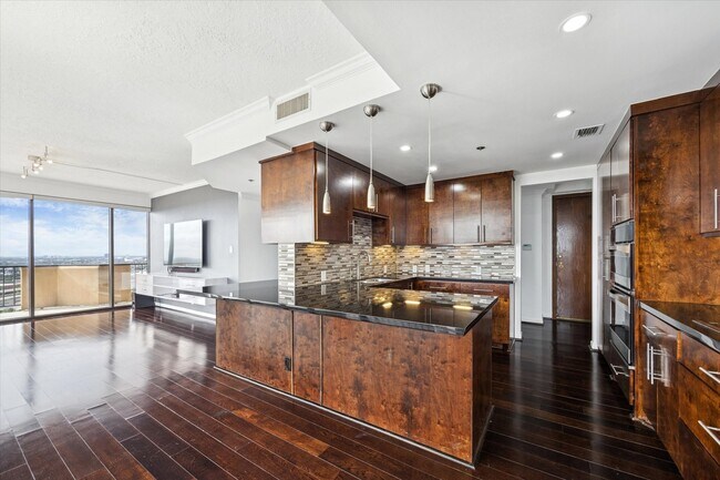 Building Photo - 3350 McCue Rd