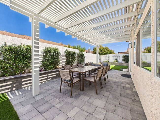 Building Photo - Elegant Fully Furnished 3-Bedroom 2-Bath Retreat in Summerlin