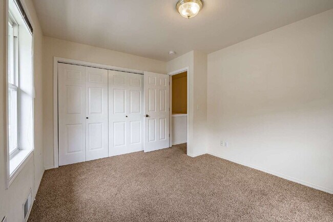 Building Photo - Sought-after 5-Bedroom Pet Friendly Home i...
