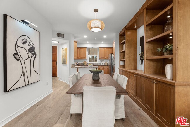 Building Photo - 5935 Playa Vista Dr