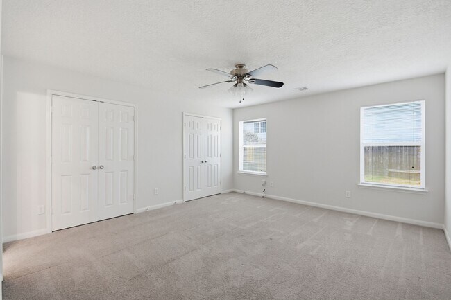 Building Photo - 3023 Legends York Dr