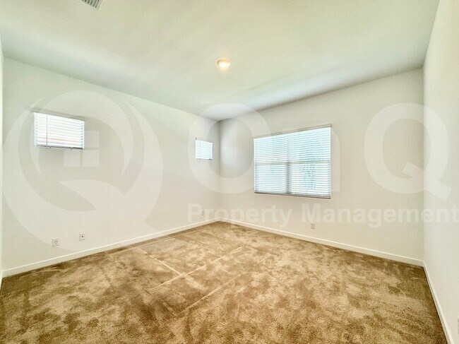 Building Photo - 2228 E Isaiah Ave