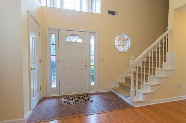 Building Photo - 340 Bedford Dr