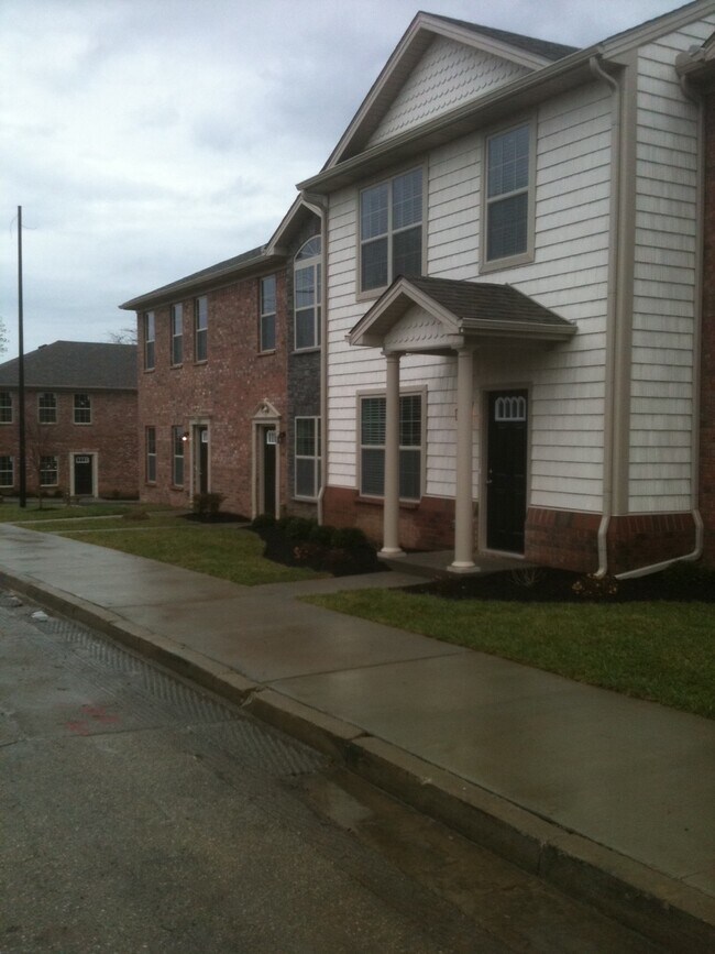 Building Photo - 331 Burley Ave