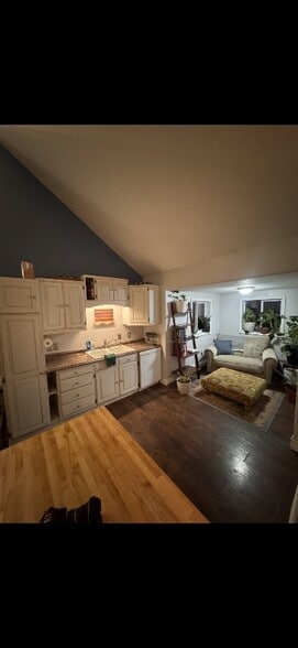 Building Photo - 1979 Comanche Ct