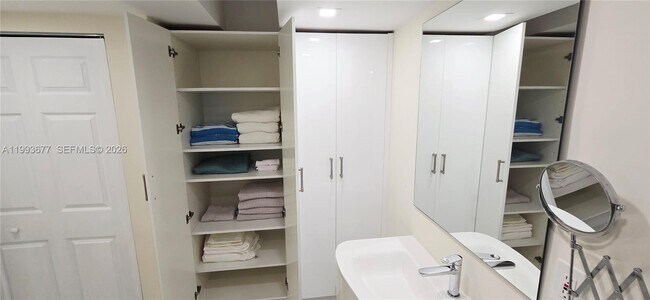 Building Photo - 6917 Collins Ave