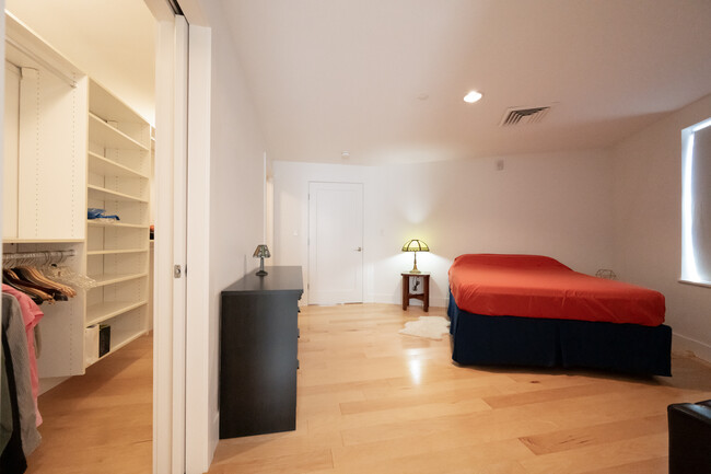 Master BedRoom/En Suite - 25 High St