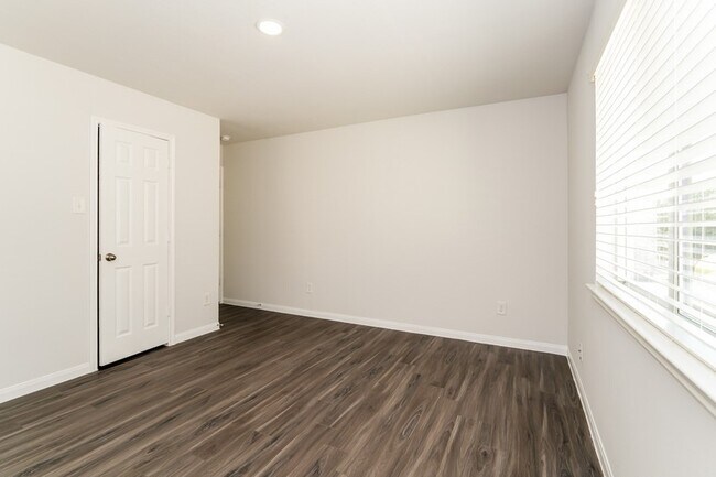 Building Photo - 5558 Latta Plantation Dr