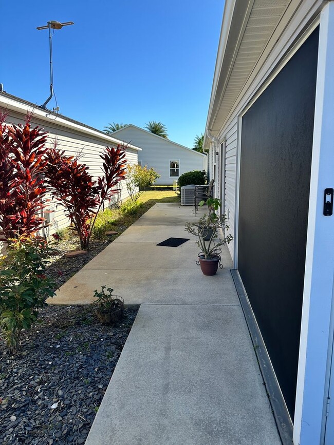 Building Photo - 2 bedroom 2 bath Patio Villa