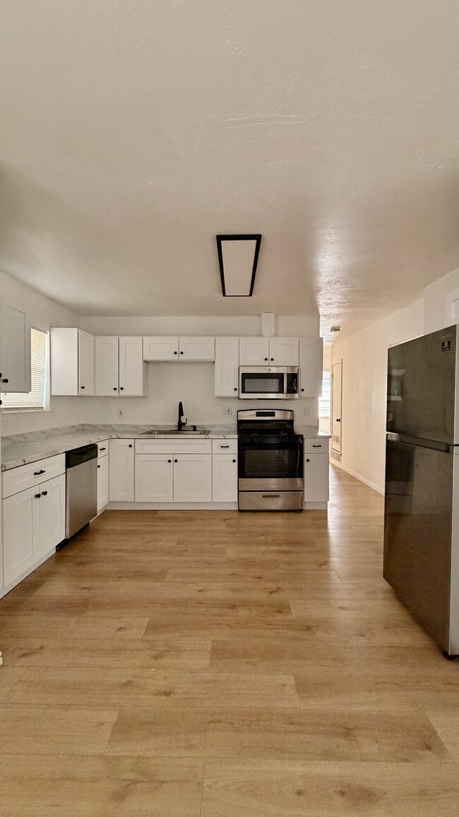 Building Photo - 3416 Sunnydale Ln