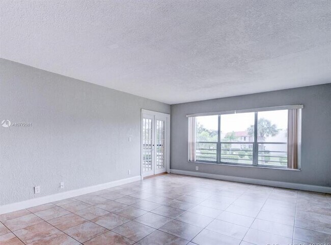 Building Photo - 7435 Woodmont Ter